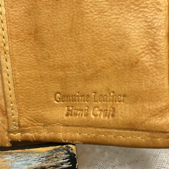 Handcrafted buttery soft glove leather trifold wallet - Picture 10 of 13